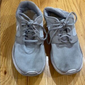 Nike women’s‎ roshe sneakers